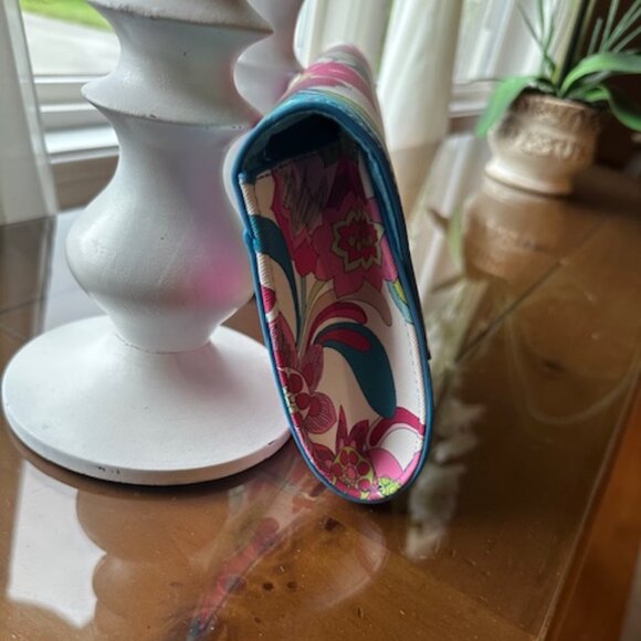 NWT- TRINA TURK FLORAL CLUTCH BAG - Picture 3 of 13